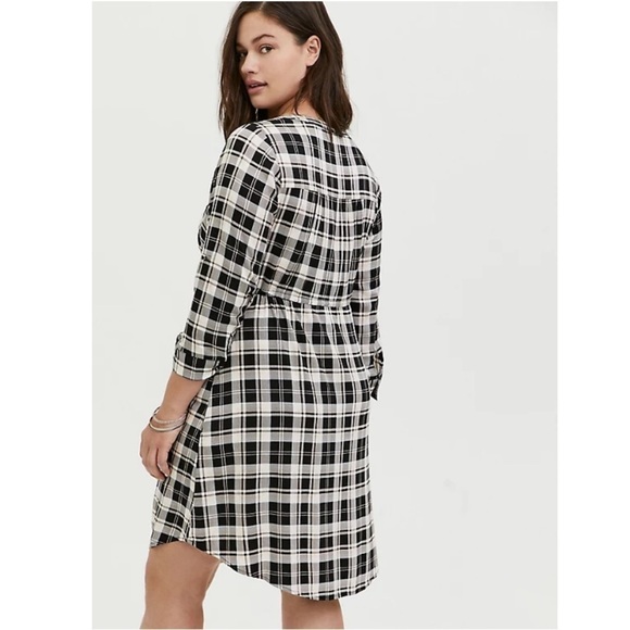 Torrid size 3 BLACK & IVORY PLAID CHALLIS ZIP FRONT DRAWSTRING SHIRT DRESS - Picture 3 of 11